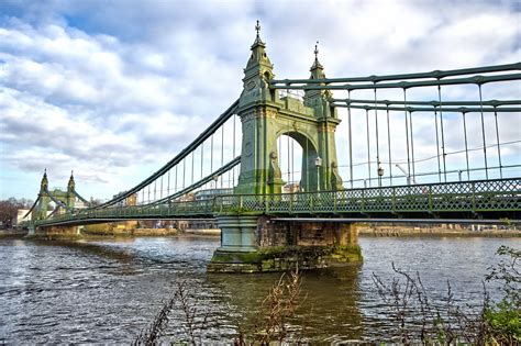 is hammersmith bridge open to pedestrians